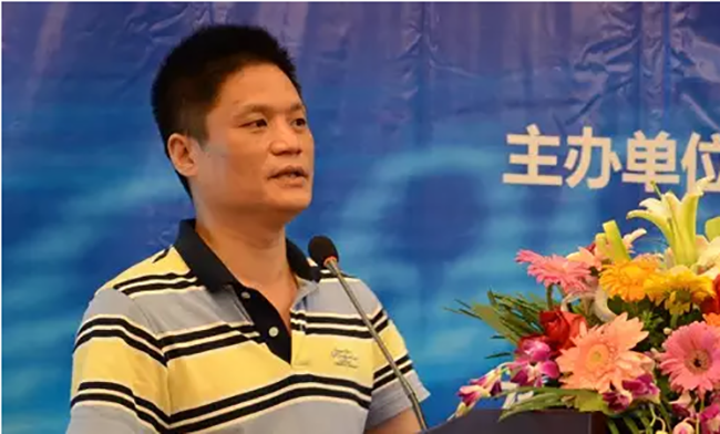 雷火·竞技电竞网站信息化研究中心主任杨冰之发表主题演讲