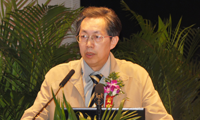 中国社会科学院信息化研究中心秘书长姜奇平以《智慧企业三化融合：业务平台化、员工创客化、用户个性化》为主题发表了精彩演讲