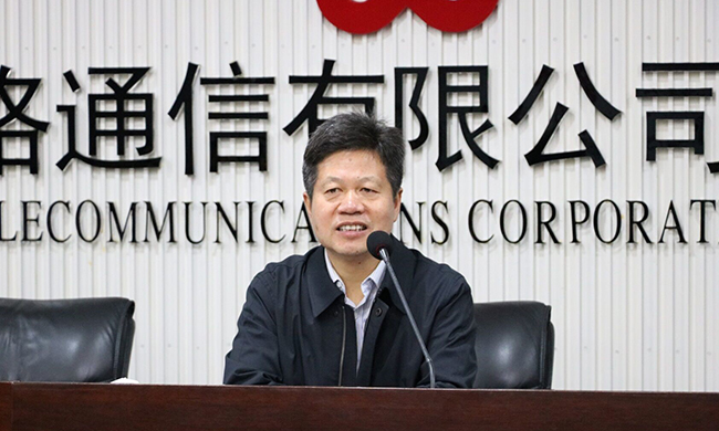 在广东“互联网+政务”大数据研讨会上，广东省经信委信息化推进处处长肖良颜代表指导单位致辞。