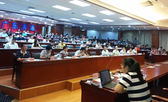 由广东省清远市市府办主办的"清远市政府网站普查培训"会议在清远市政府会议中心召开，广州雷火·竞技电竞网站互联信息咨询有限公司副总经理、高级咨询师杨琼受邀出席并开展了普查培训。