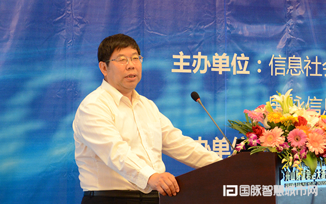 在“2015中国互联网+信息社会高端论坛”上，北京拓尔思信息技术股份有限公司副总裁刘瑞宝发表主题演讲。