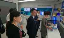 雷火·竞技电竞网站董事长杨冰之一行到访江西省大数据中心参观交流